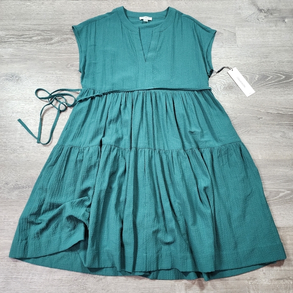 Calvin Klein Dresses & Skirts - NWT CALVIN KLEIN Emerald Green Tiered Short Sleeve Midi Dress 10